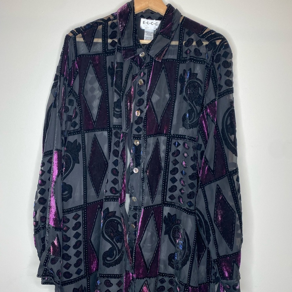 Vintage long sheer patterned botton up